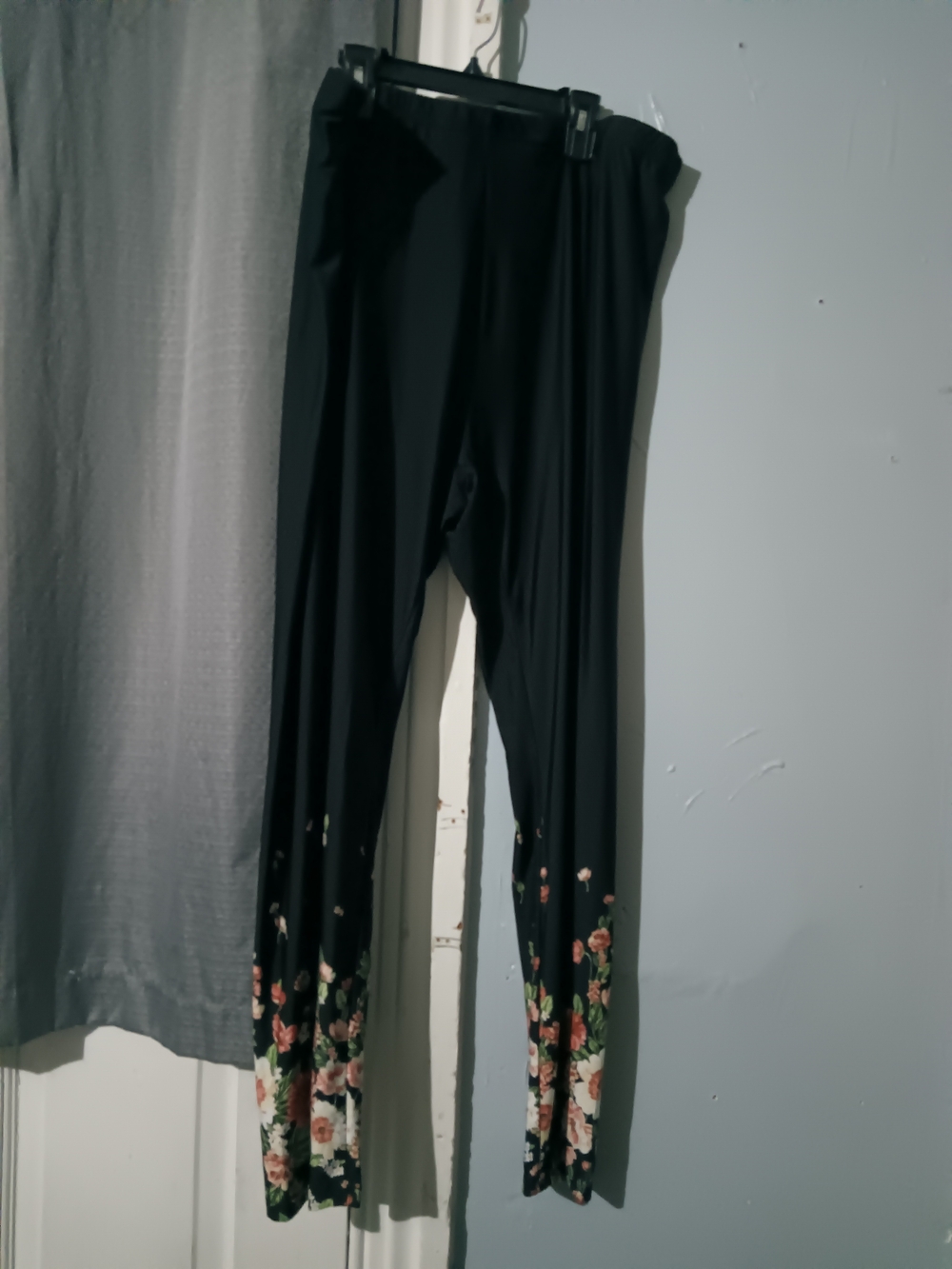 Black Floral Hem Stretch Leggings